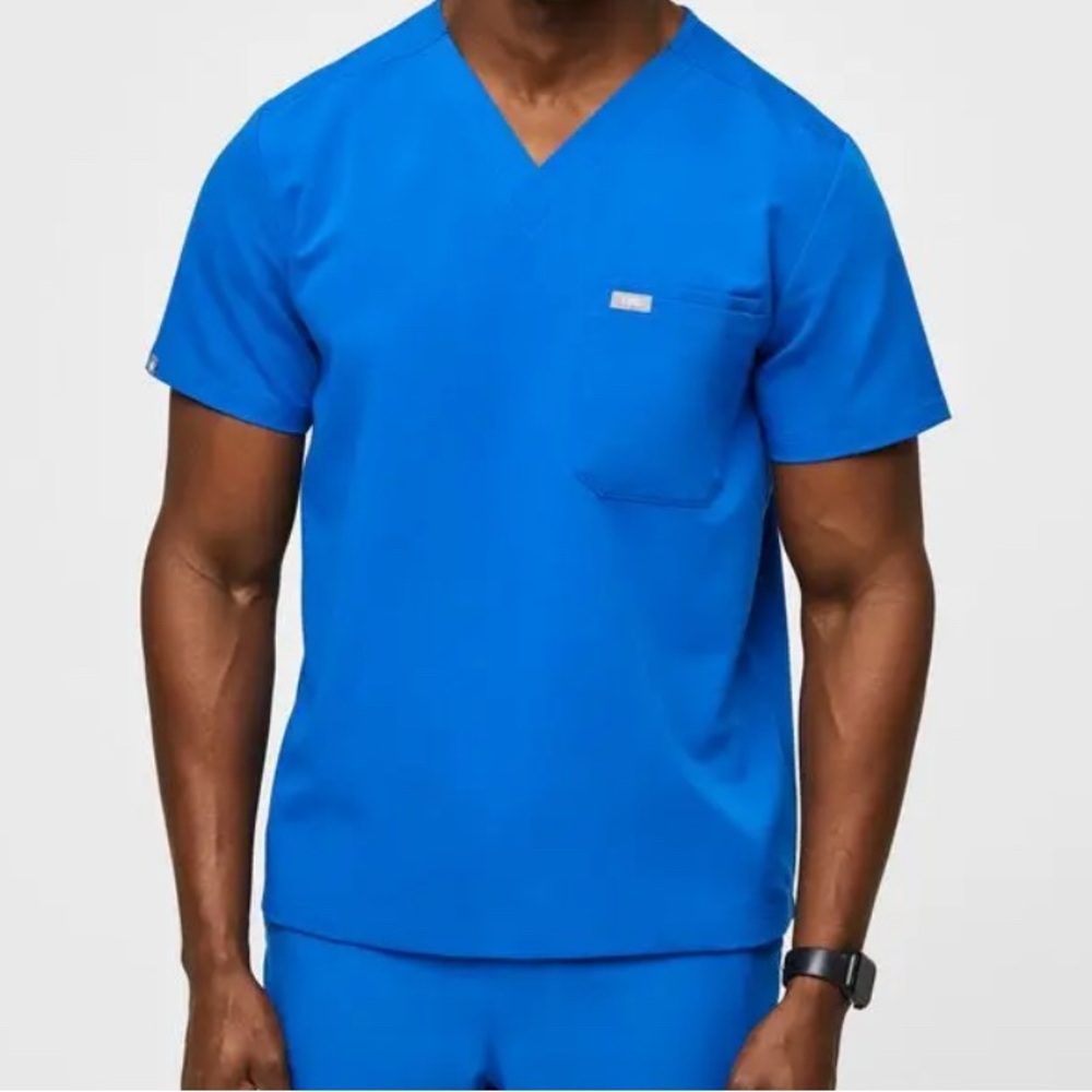 Figs men’s NWT Leon three pocket scrub pocket in royal blue size Large